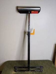 lot 276 image: Workforce adjustable capacity steel heavy duty folding saw support roller