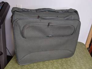 lot 219 image: Samsonite Luggage Garment Bag