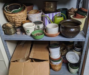 lot 252 image: Mixed Lot of Flower Pots