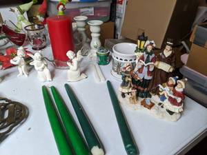 lot 138 image: Christmas Decor - Tabletop Decor, Candles, Trivet & More