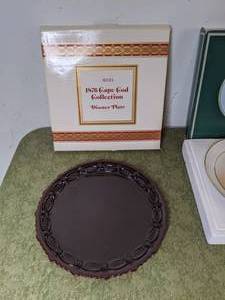 lot 201 image: Avon Collectible Christmas Plates