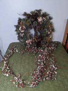 lot 202 image: Decorative Christmas Wreath and Red Berry Garland