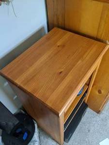 lot 120 image: Shelf with Three Adjustable Shelves