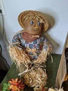 lot 125 image: Its Fall Yall  Lot of Fall Decor