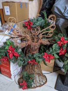 lot 131 image: Christmas Decor - Angel & Lamp Post