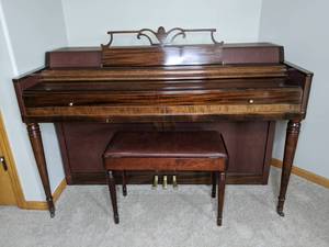 lot 10 image: Stunning Vintage Wurlitzer Upright Piano with Matching Bench
