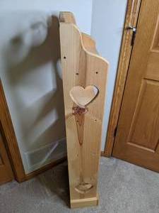 lot 104 image: Country Heart Cut Out Shelf (Five Shelves)