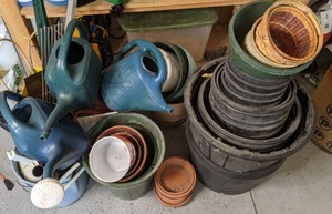 lot 311 image: Gardeners Lot - Pots & Watering Cans