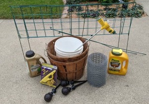 lot 321 image: Gardeners Lot - Baskets & Fences