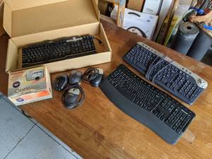 lot 324 image: Camera, Keyboard & Mouse Lot