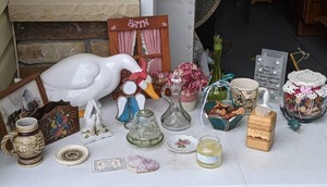 lot 305 image: Decor Lot w Large Ceramic Duck and Lighted Potpourri Jar