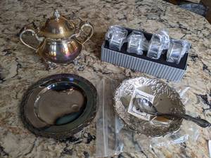 lot 38 image: Beautiful Vintage Lot of (5) Silverplated Servingware