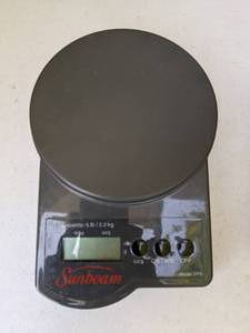 lot 69 image: Sunbeam Digital Electronic Postage Scale Model SP5