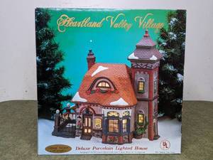 lot 173 image: Heartland Valley Village East Side Souvenirs