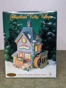 lot 176 image: Heartland Valley Village Candle Shop