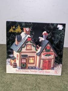 lot 178 image: Dickens Keepsake Santas Workshop