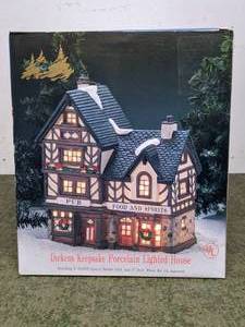 lot 183 image: Dickens Keepsake Pub Food and Spirits