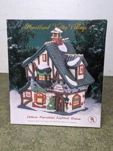 lot 185 image: Heartland Valley Village Santas Gift Shop