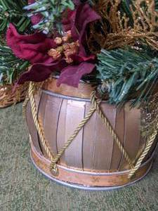 lot 149 image: Christmas Decor - Three Faux Poinsettia Baskets