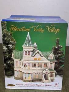 lot 162 image: Heartland Valley Village White and Green House