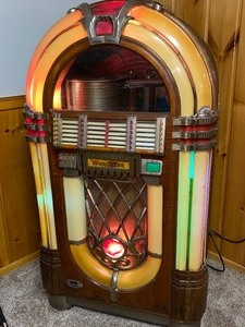 lot 1 image: Vintage Wurlitzer Multi Selector Phonograph Juke Box