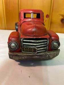 lot 50 image: Metal Farm Truck Deco Piece