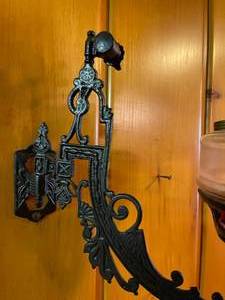 lot 51 image: Wall Mount Vintage Oil Lantern