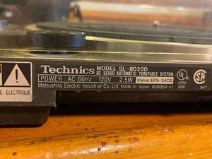 lot 24 image: Technics Turntable