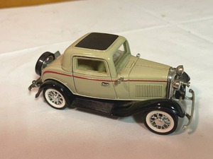 lot 40 image: 3 Diecast Vintage Cars