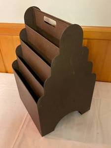 lot 103 image: Metal Magazine Rack