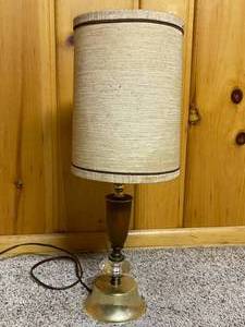 lot 122 image: Vintage Wooden Table Lamp
