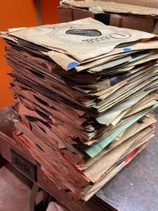 lot 125 image: Large Stack Of Vintage 78 Albums