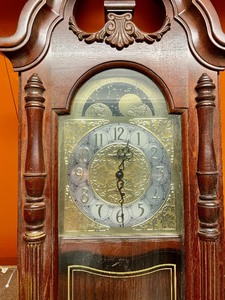 lot 145 image: Howard Miller Clock