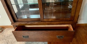 lot 134 image: Broyhill Display Hutch