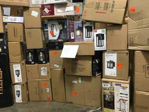 lot 3 image: Mix Pallet of Lights (Various conditions, colors and sizes) see all pictures