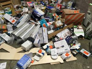 lot 5 image: Mixed Pallet of assorted houseware & home decor items (review pictures)