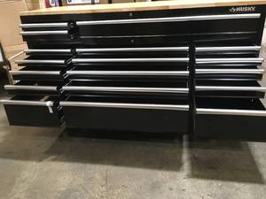 lot 44 image: Husky 18 drawer cabinet (has scratches) see all pictures