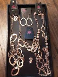 5-NEW FASHION JEWELRY ITEMS (Gold Tone)