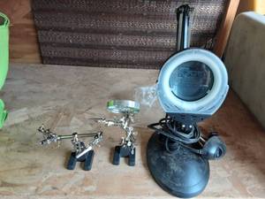 Lighted Magnifier & 2-Helping Hands