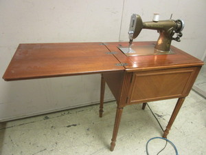 lot 609 image: VINTAGE FREE-WESTINGHOUSE ELECTRIC SEWING MACHINE