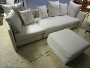 lot 611 image: WEST ELM SECTIONAL SOFA W OTTOMAN