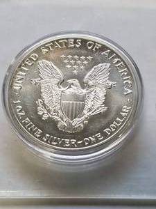 lot 09 image: 1987 AMERICAN SILVER EAGLE 1 TROY OZ .999 FINE SILVER IN AIRTITE