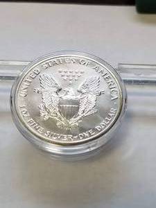 lot 22 image: 1990 AMERICAN SILVER EAGLE 1 TROY OZ .999 FINE SILVER IN AIRTITE