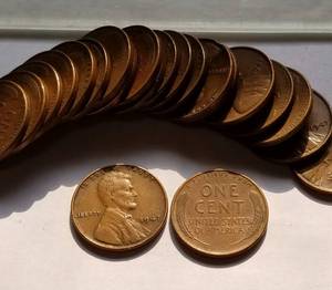 lot 45 image: 1947 DATE ROLL OF 50 WHEAT CENTS IN TUBE