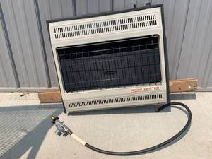 lot 3 image: Ready Heater RP30E 30,000 BTU Propane Heater