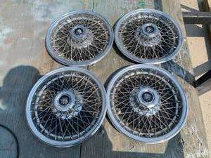 lot 7 image: Set of 4 Brand New Hubcaps for Cadillac 1981-88