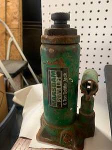 lot 72 image: Maasdam 6 Ton Bottle Jack & Trunk Organizer