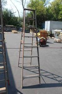 lot 13 image: Wood Step Ladder 8