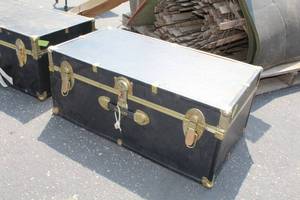 lot 43 image: Trunk