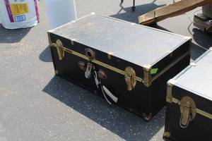 lot 42 image: Trunk